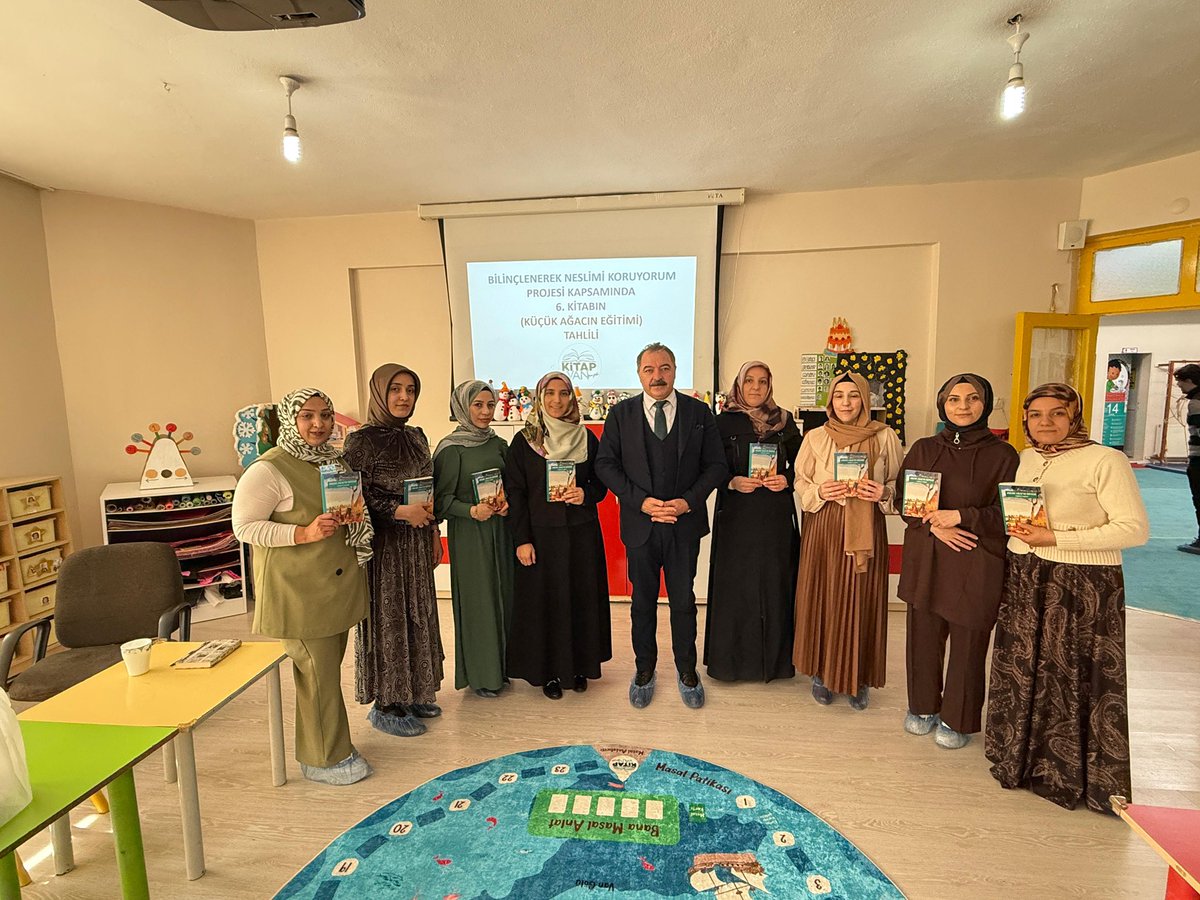 tusbamem's tweet photo. “Okul ziyaretleri kapsamında Tuşba Anaokulu ziyaret edilip, 6. kitabın tahlili yapılarak öğrencilerle buluşulmuştur.” 
@tcmeb @tcvanvaliligi @valiozanbalci75 @KaymakamlTusba 
@musagoktas_
@vanilmem 
@bycandiroglu
@MuhlisCeylani https://t.co/h80Cv2SbtG