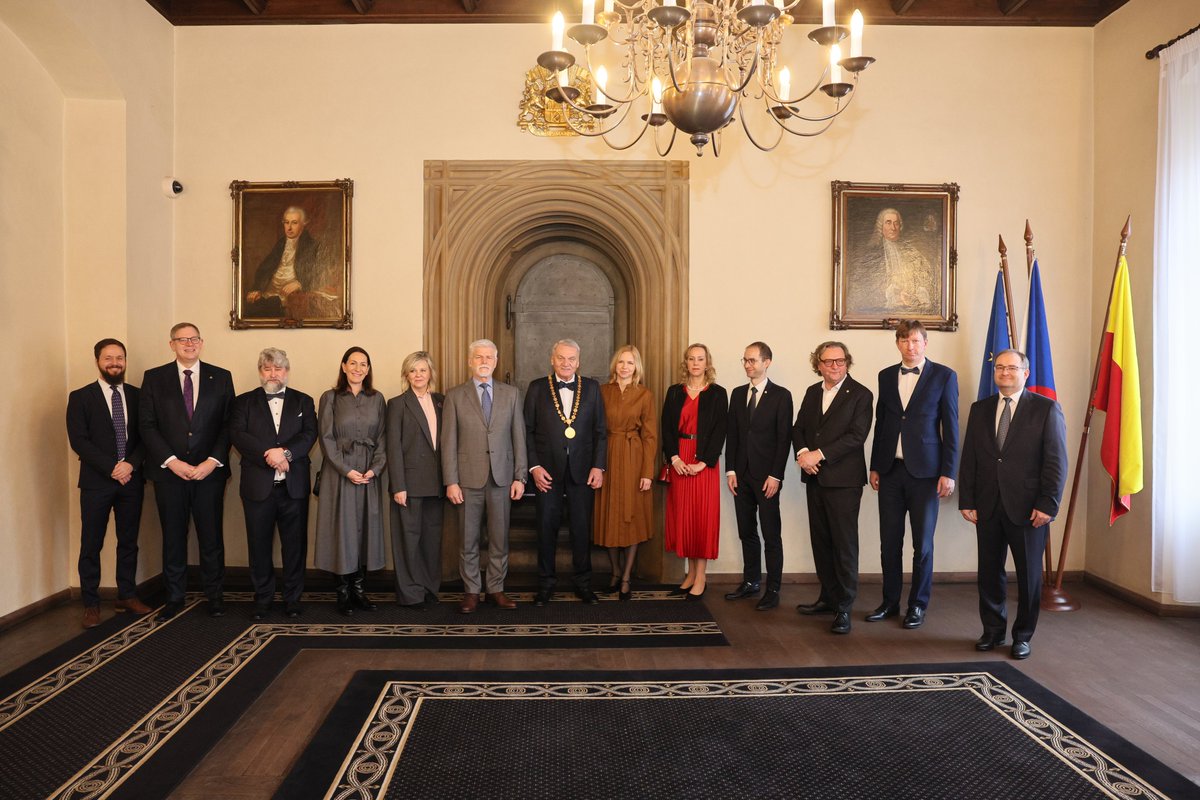 Hlavní město Praha tweet media