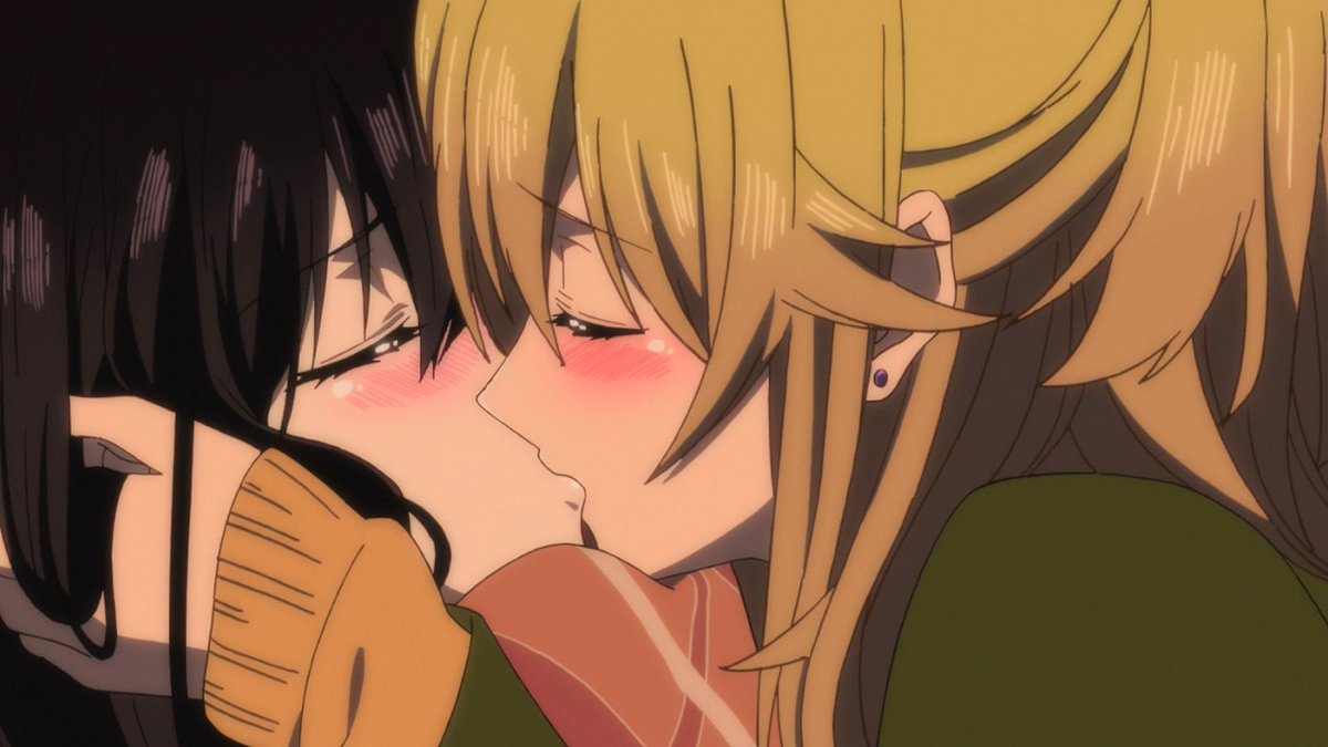 49ercollector's tweet photo. There is no meme just Girls kissing ! https://t.co/djl1HSaHw0
