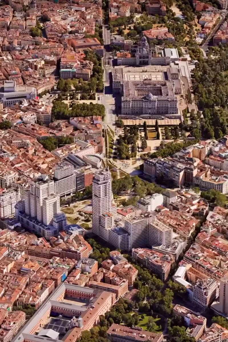 SPACEAUTHO0i_'s tweet photo. Madrid desde ahí arriba …. https://t.co/EXKV9mUy82