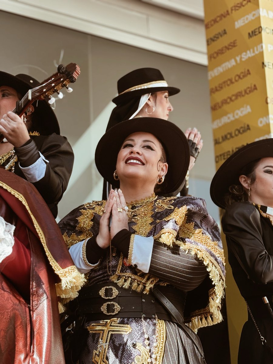 𝐀𝐧𝐚 𝐑 tweet media