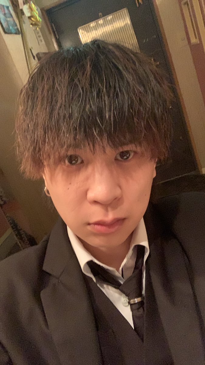 tkmymd0902's tweet photo. 本日もオープンします
皆さん一緒飲みませんか？
 #ホスト  #栄  #女子大  #ホスト初回 https://t.co/4eIK1Ka0DU