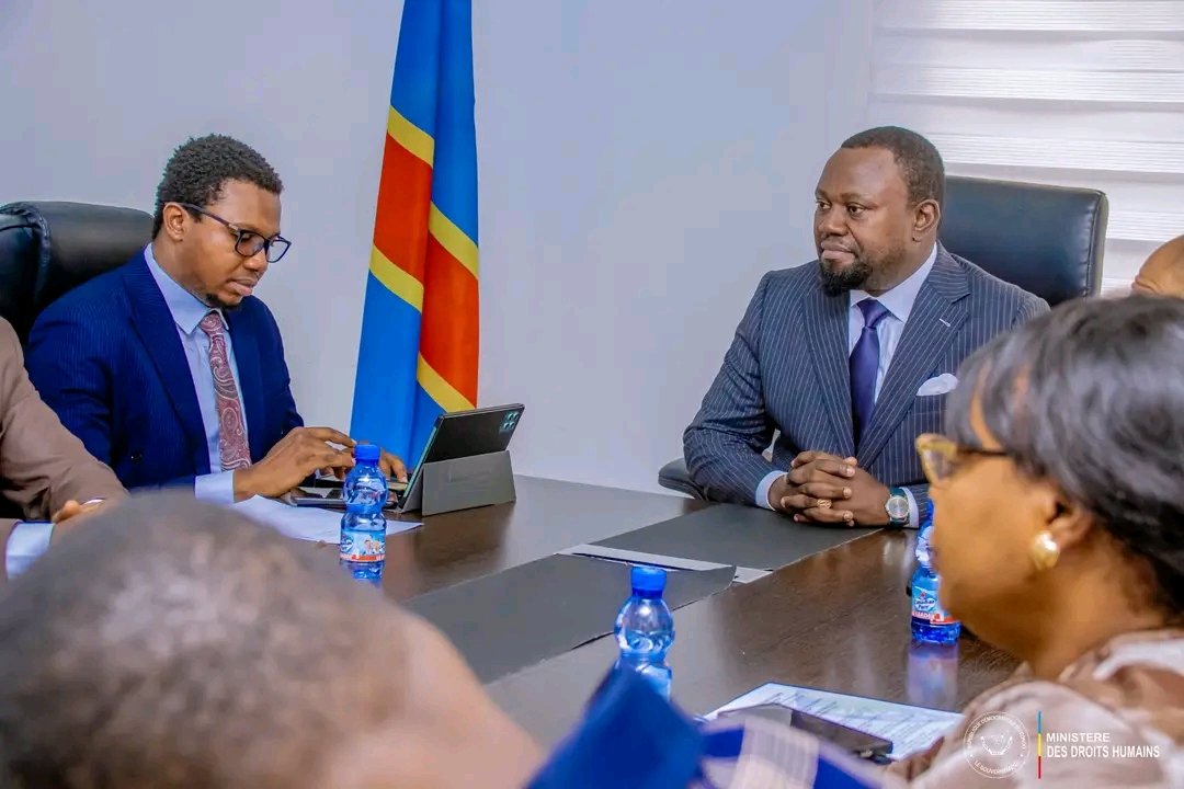 5Jeromemokristo's tweet photo. #MINISTÈRE_DES_DROITS_HUMAINS
#SAMUEL_MBEMBA, A ÉCOUTÉ CE 16 FEV LES DEP PROVINCIAUX DE LA VILLE KINSHASA, PRÉCISÉMENT CEUX DE L COMMISSION DES DROITS DE L'HOMME SUR LE PROBLÈME QUE GUÈTE LES HABITANTS DE PAKADJUMA https://t.co/g53AfSeKUg