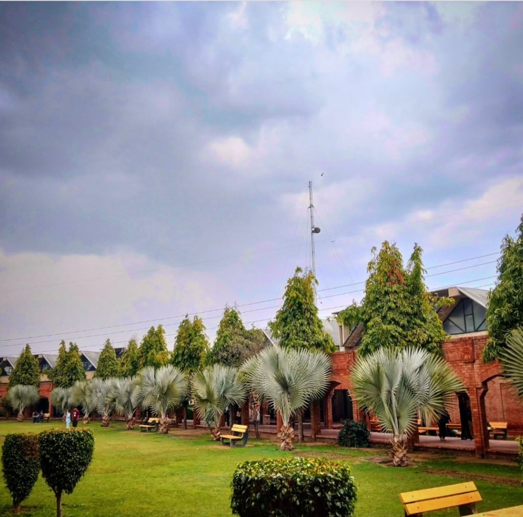 sheesostubborn's tweet photo. at least my university is pretty>>>>> https://t.co/EUDBEbeTPW
