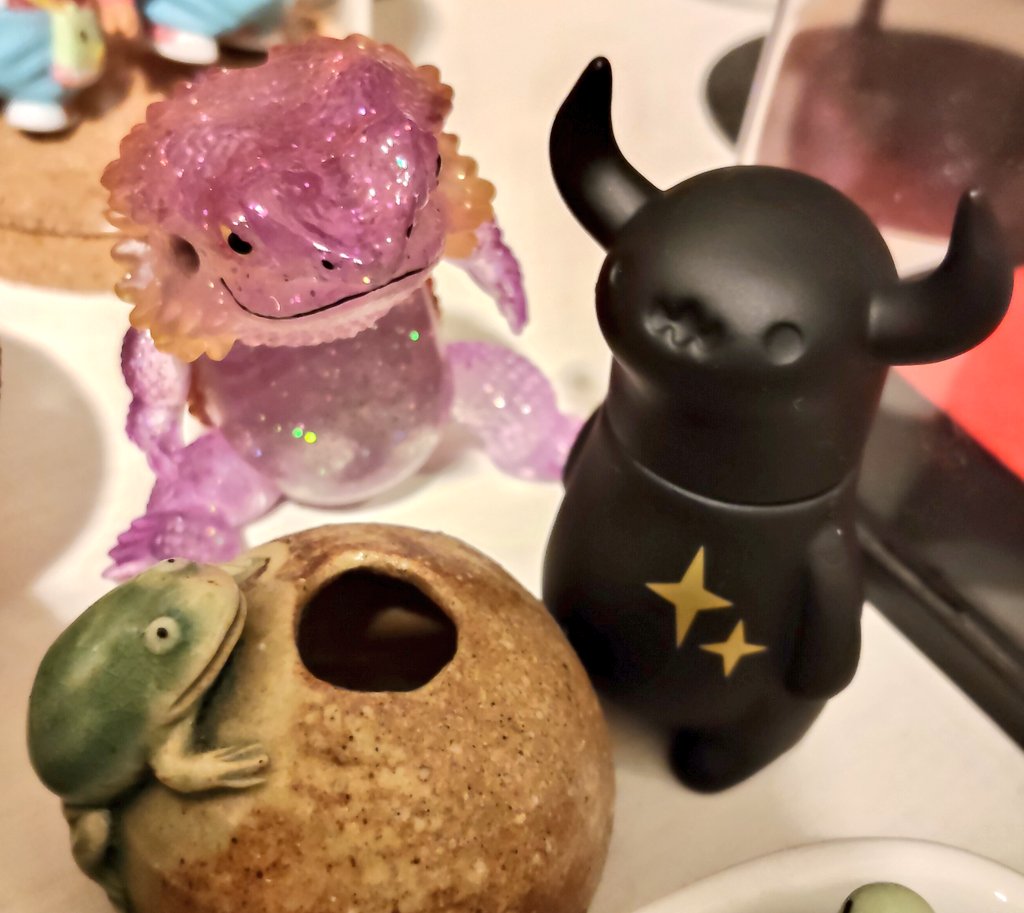 何年も前に友達がくれたかえるの一輪挿し。大のお気に入り。はー可愛い