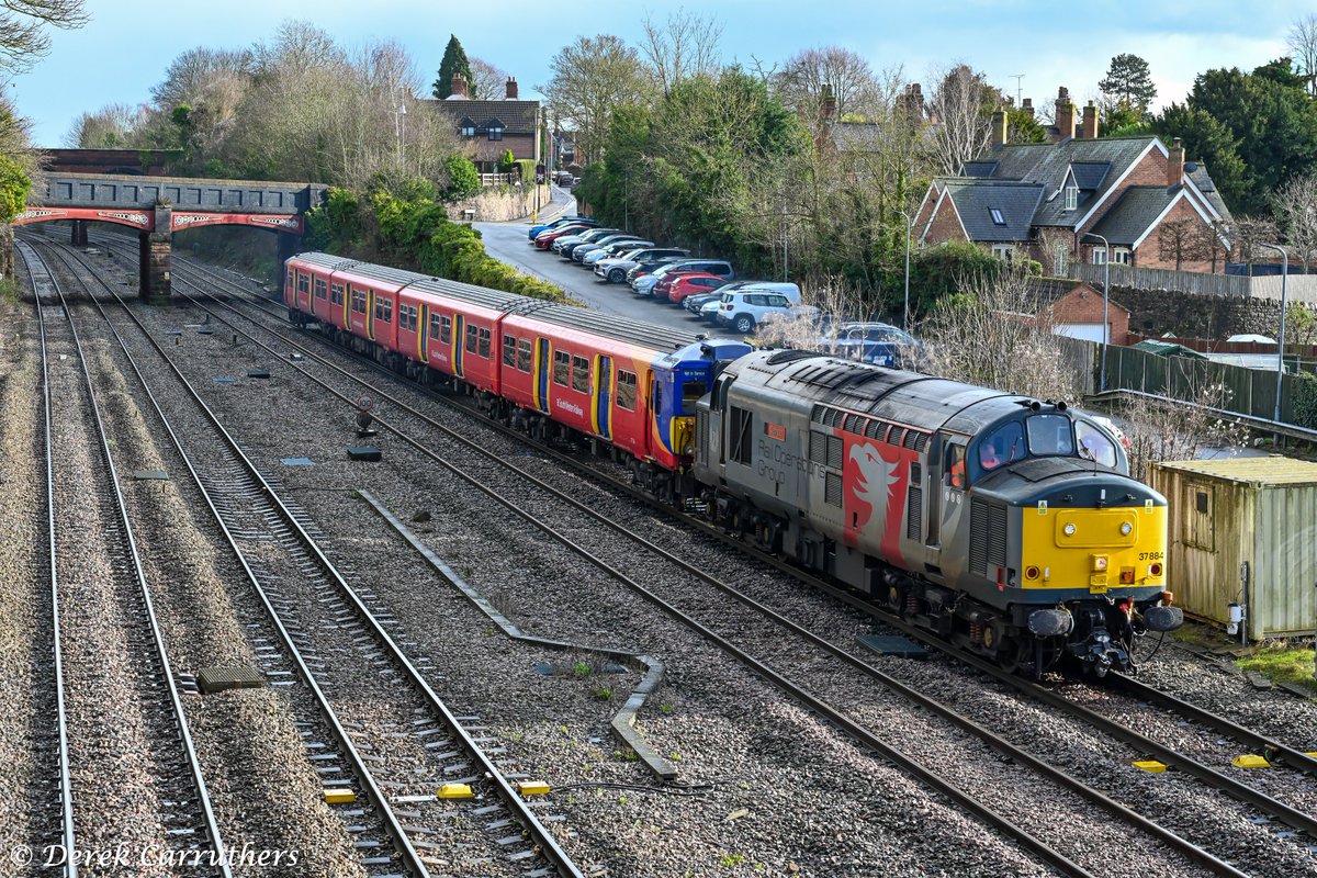 carru12901's tweet image. Rail Operations Group 37884 'Cepheus' hauling South Western Railway 455873 at Barrow upon Soar on the 16th February 2026 on the 10:35 (5Q57) Wimbledon Park Depot sidings to Derby Litchurch Lane. #class37 #class455 #Tractor #TractorTuesday #MML