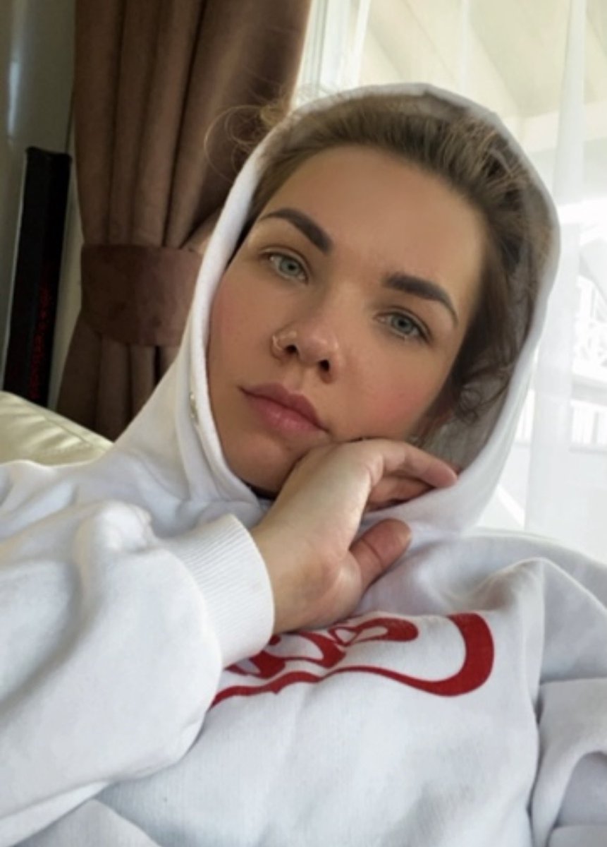 It’s my birthday today❤️
I’m grateful to this year. 
I found my love. 
I moved to the beautiful city with the sea and mountains and it was brave step for me. 
I found new friends.
I will make a wish today with the most light of my wishes🪽💫
I’m grateful to Universe.