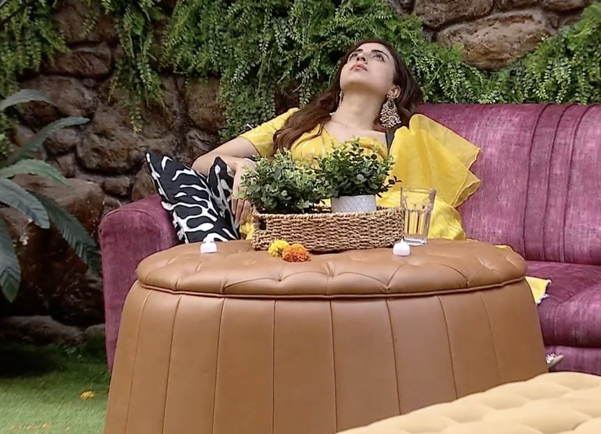 I am very disappointed with Team Farrhana. You are arranging a video birthday wish for someone who has no connection with the FD, while stopping Farrhana’s real fans from getting a birthday wish from her.

#FarrhanaBhatt <a href="/Farrhana_bhatt/">Farrhana Bhatt</a> #FarrhanaRebellions