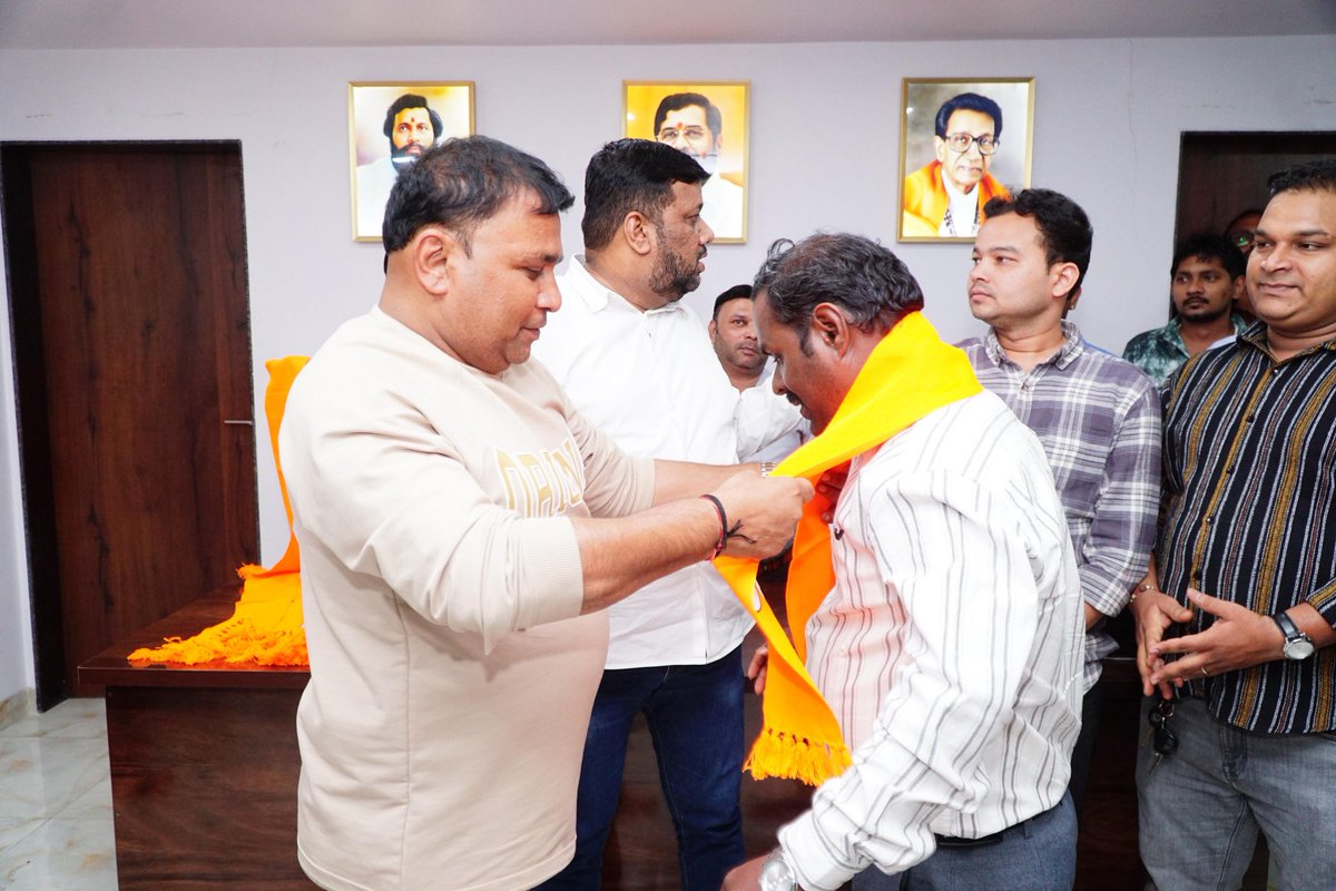 बीव्हीजी (BVG) कंपनीतील कर्मचाऱ्यांचा 'शिवसेना' प्रणित संघटनेत जाहीर प्रवेश!

शिवसेना पक्षाचे मुख्य नेते व राज्याचे लाडके मुख्यमंत्री मा. श्री. एकनाथजी शिंदे साहेब यांच्या आशीर्वादाने आणि राज्याचे उद्योग व मराठी भाषा मंत्री मा. श्री. उदयजी सामंत साहेब यांच्या मार्गदर्शनाखाली आज