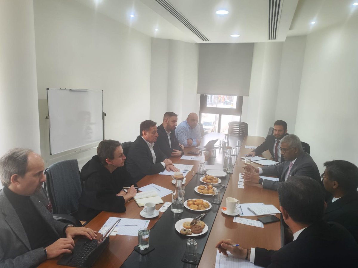 MariosPapageor6's tweet image. Ο Σύνδεσμος Υδρογόνου Κύπρου (ΣΥΚ), μέλος της @OEBcy πραγματοποίησε εθιμοτυπική συνάντηση με τον Πρέσβη της Ινδίας για συζήτηση θεμάτων προώθησης του Πρασίνου Υδρογόνου και τις ευκαιρίες συνεργασίας μεταξύ των επιχειρήσεων του κλάδου των δύο χωρών.