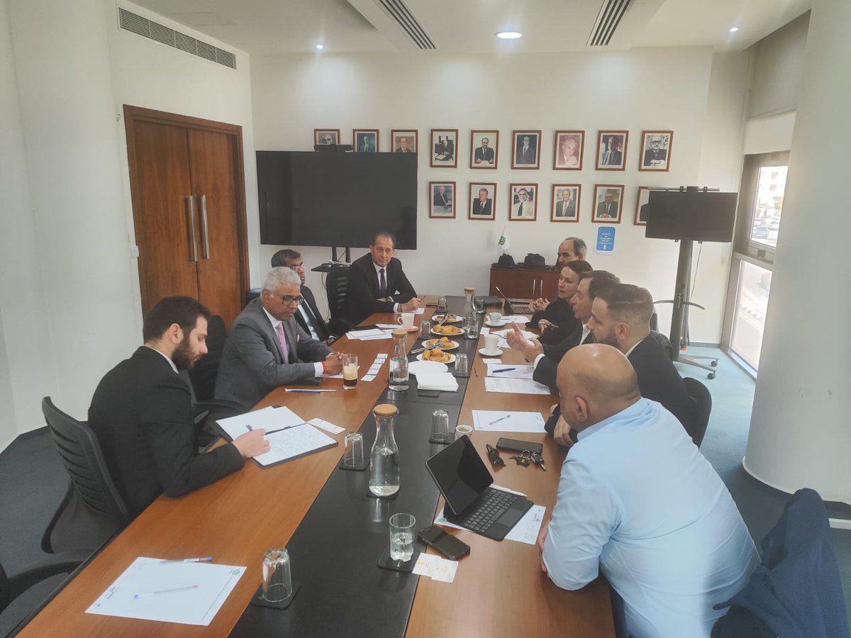 MariosPapageor6's tweet image. Ο Σύνδεσμος Υδρογόνου Κύπρου (ΣΥΚ), μέλος της @OEBcy πραγματοποίησε εθιμοτυπική συνάντηση με τον Πρέσβη της Ινδίας για συζήτηση θεμάτων προώθησης του Πρασίνου Υδρογόνου και τις ευκαιρίες συνεργασίας μεταξύ των επιχειρήσεων του κλάδου των δύο χωρών.