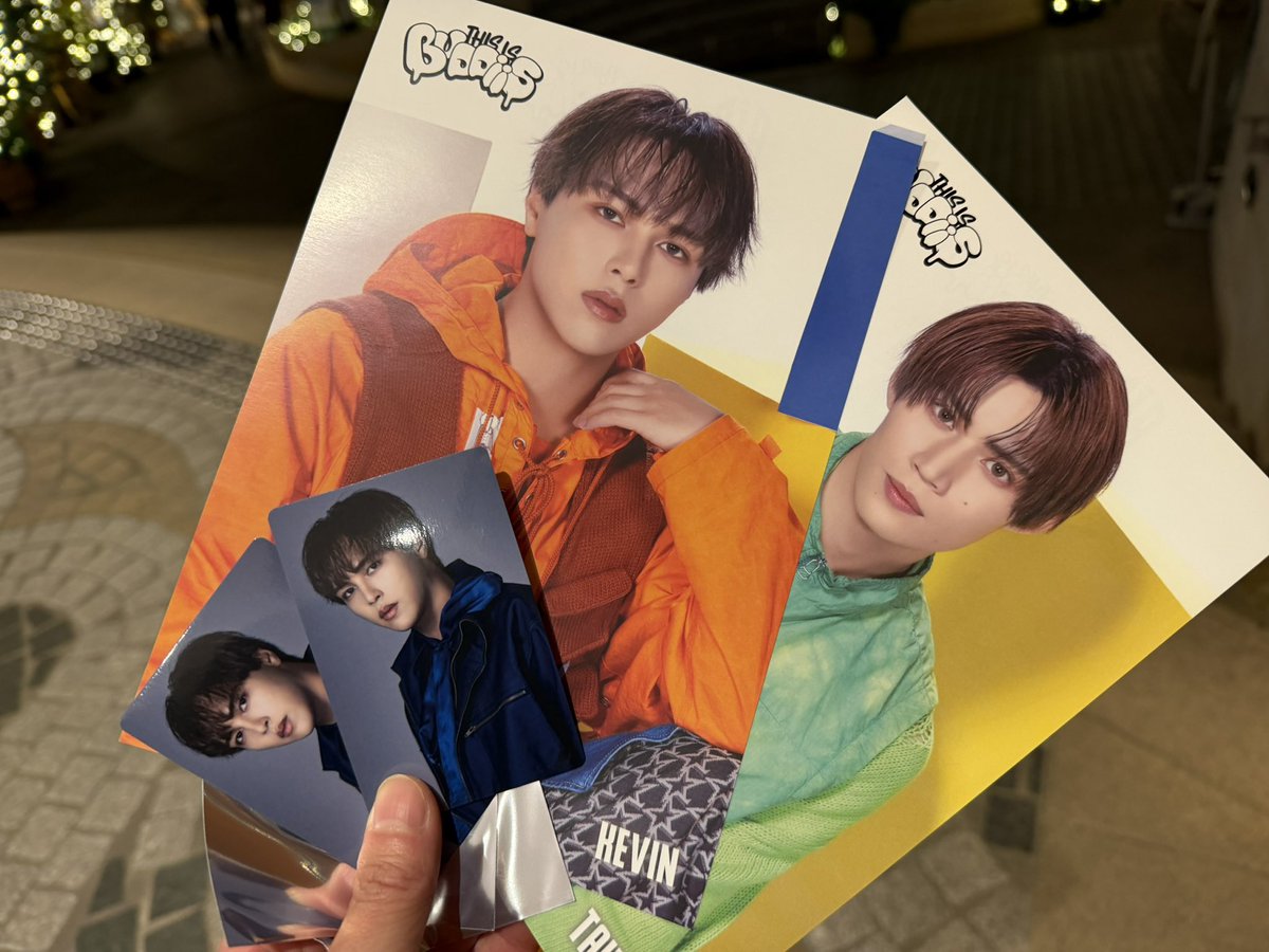 タワレコのトレカ、フライヤー、HMVトレカと缶バッジってケビンくんが