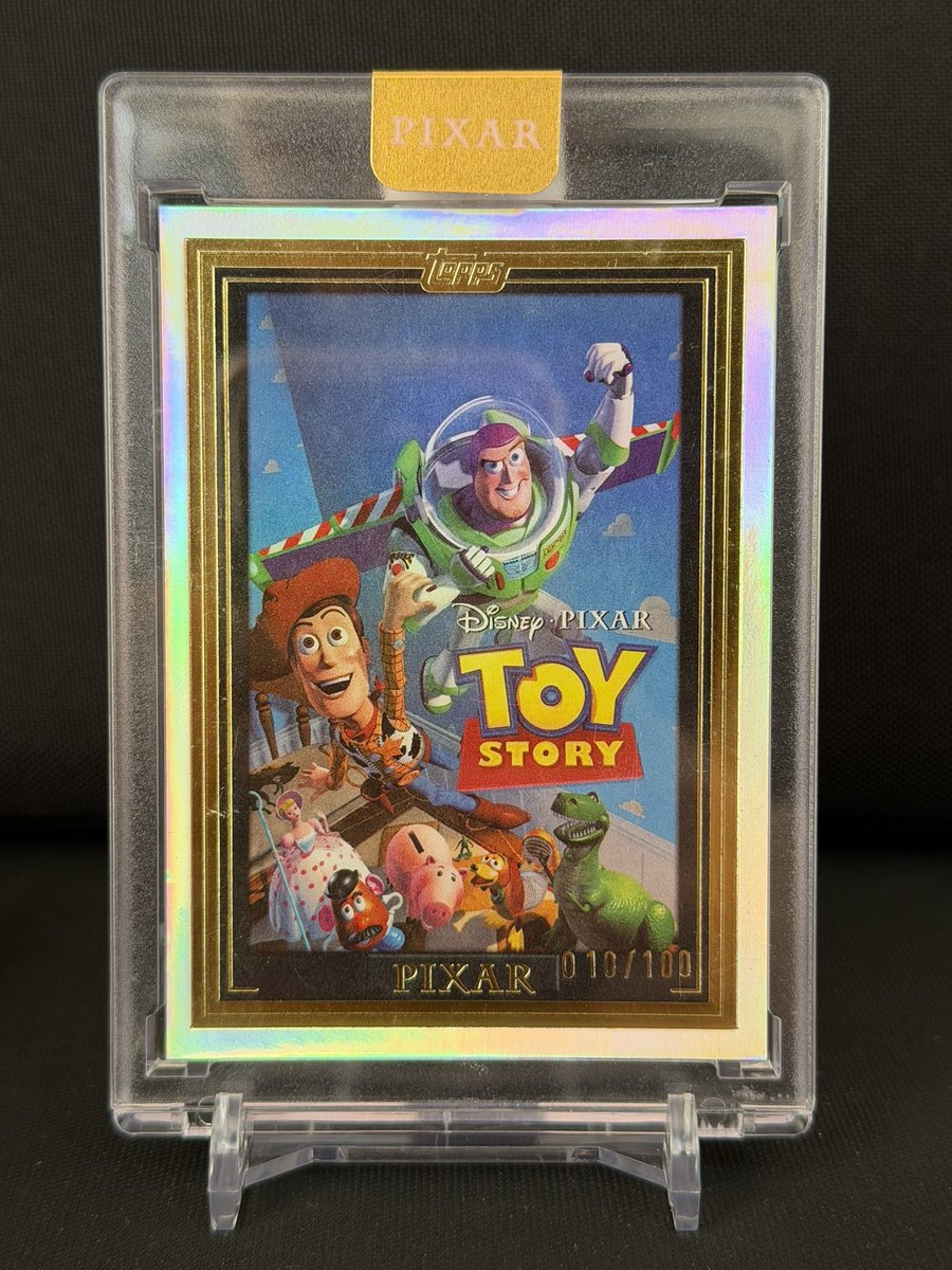 pA7UXwjKKk006Se's tweet photo. ようやく到着📦

Topps Pixar Gold Toy Story 1 Wall Art 

Toy Story 4 Wall Art 

Ratatouille Wall Art 🍽️

トイストーリー2.3とMr.インクレディブルは集めます

#toppsgold
#toystory
#ratatouille
#トイストーリー
#レミーのおいしいレストラン https://t.co/wRgXAOSxq5