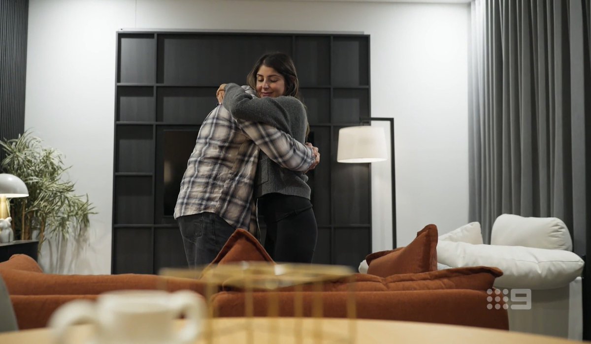 matt_j_lewis's tweet image. I’m neurodivergent and hate being touched and even I hug better than this! Poor #Luke. #MAFS #MAFSAU