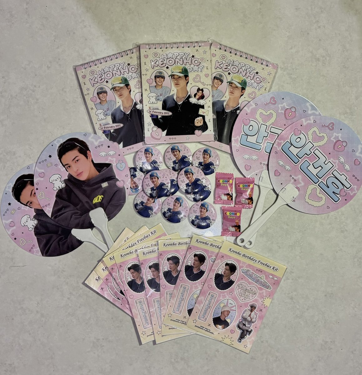 makasih ya kak <a href="/bbykeonho_/">‎⋆˚࿔ 𝐞𝐤á 𝜗𝜚˚⋆✮</a> buat freebiesnya. Sukakk banget pinky pinky, makasih udah sayang keonho &amp; cortis😋😽💖
