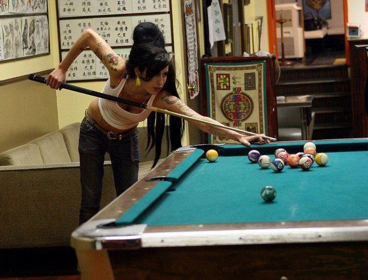 Amy ⚘️
playing billiards 🎱
