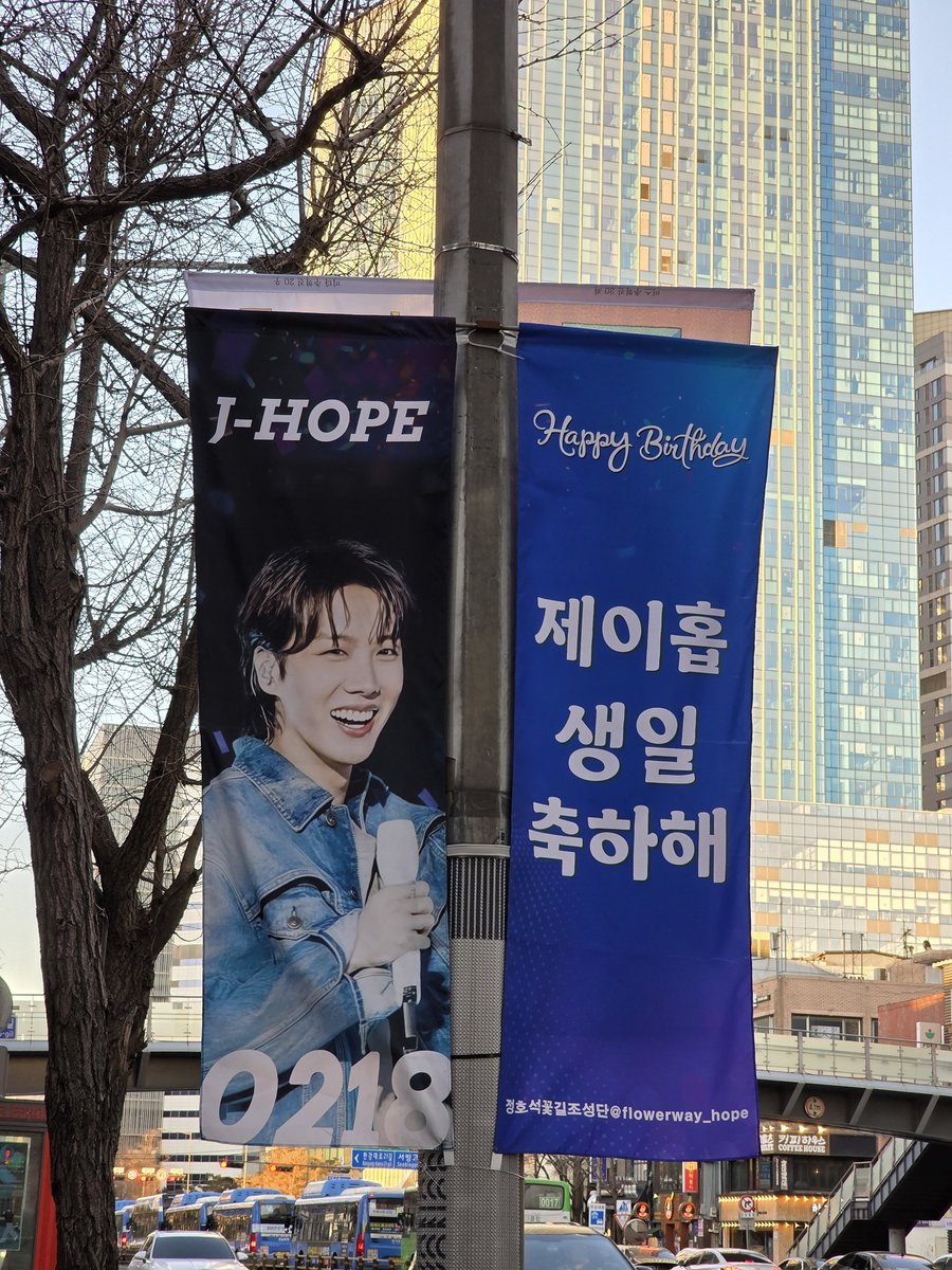 제이홉 생일 배너 이쁘다😍😍😍😍😍😍😍
홉아 봤니? 내일 출근하면서 보면 좋겠네🤗🤗🤗
#제이홉_조건없는_믿음으로_응원해
#MonthOfHope 
#HOBIUARY2026
#jhope #제이홉