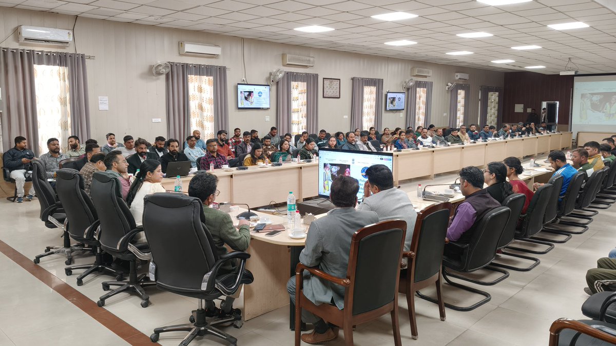 dcsambaoffice's tweet photo. SBM (Grameen) promotional seminar held at Samba to boost community participation in rural sanitation.
DC  Samba @SudanAyushi,  emphasised collective responsibility to achieve the vision of clean villages and healthy communities. @diprjk @ddnews_jammu @AkashvaniAIR https://t.co/hkCnLgPs1C