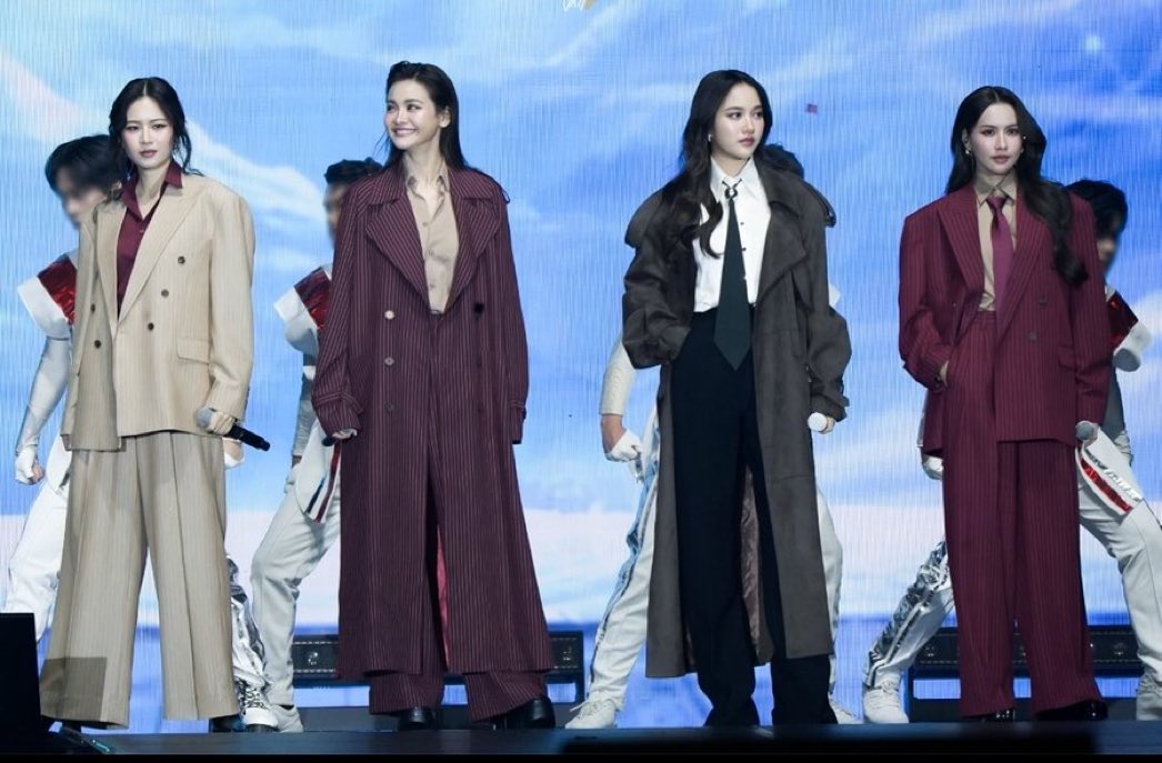 ระดับความเกียมัวของเมะเพี้ยนๆ

พี่ดิน: ถึงจะโดนเมียหอมจนเป็นลมแต่ผมไม่โบ้นะครับ
พี่น้ำ: รวบหัวรวบหางเมียไปก่อนเดียวพ่อใจอ่อนเอง 
ไอลม: เกกึง ตัวตึงวาทินวนิช โค้ชวาโยหมวดลมนักรัก แม้เมียบอกพักก่อนมั้ยคะ เห็นมือสั่นๆ
ไอฟาย: ตื่นเป็นกัด เมียขยับเป็นไหว้ 

#4Elements #บ้านวาทินวณิช