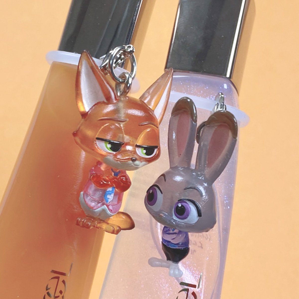 ズートピアの目印アクセサリー🦊🐰 可愛すぎて永遠に眺めてる