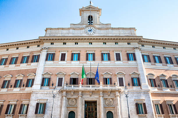 QSanit's tweet photo. #Milleproroghe. #Medici in servizio fino a 72 anni e addio alla ricetta cartacea. Gli emendamenti approvati in commissione Bilancio https://t.co/8RowPzky5J https://t.co/JqVS1o2bbV