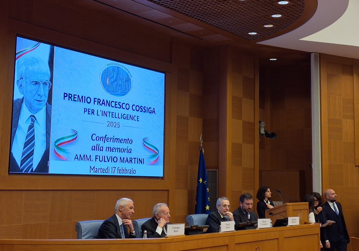 CinqueGiova's tweet photo. #PremioCossiga per l'intelligence. 
Il Prof. Caligiuri ricorda l'Amm. Fulvio Martini. 
La curiosità è la radice del mondo.
#culturadellintelligence #sicurezza https://t.co/6eM3lGd1pr