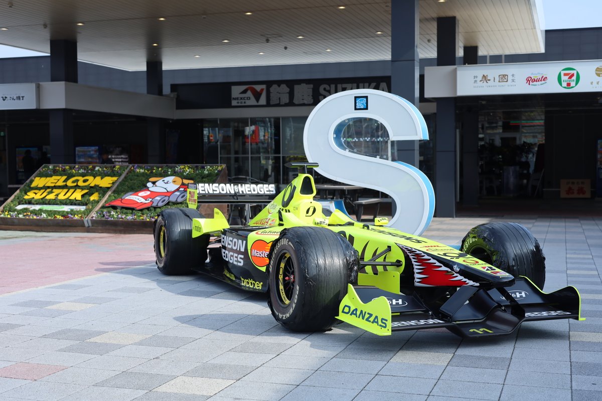 鈴鹿PAにF1マシンがやってきました！ 2001年にHondaのエンジンを積んで