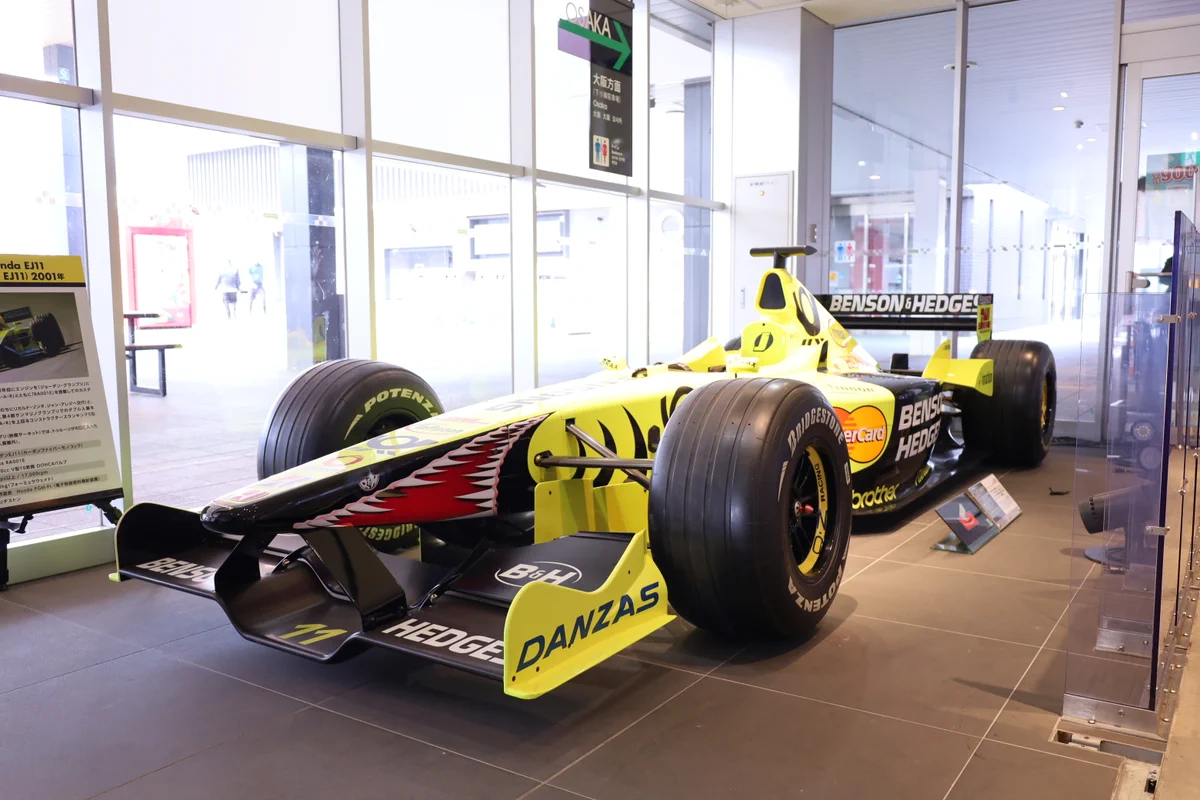 F1チーム ジョーダン・グランプリホンダ ピットジオラマ 鈴鹿サーキット HBWdB7YaUAAbma_?format=webp&