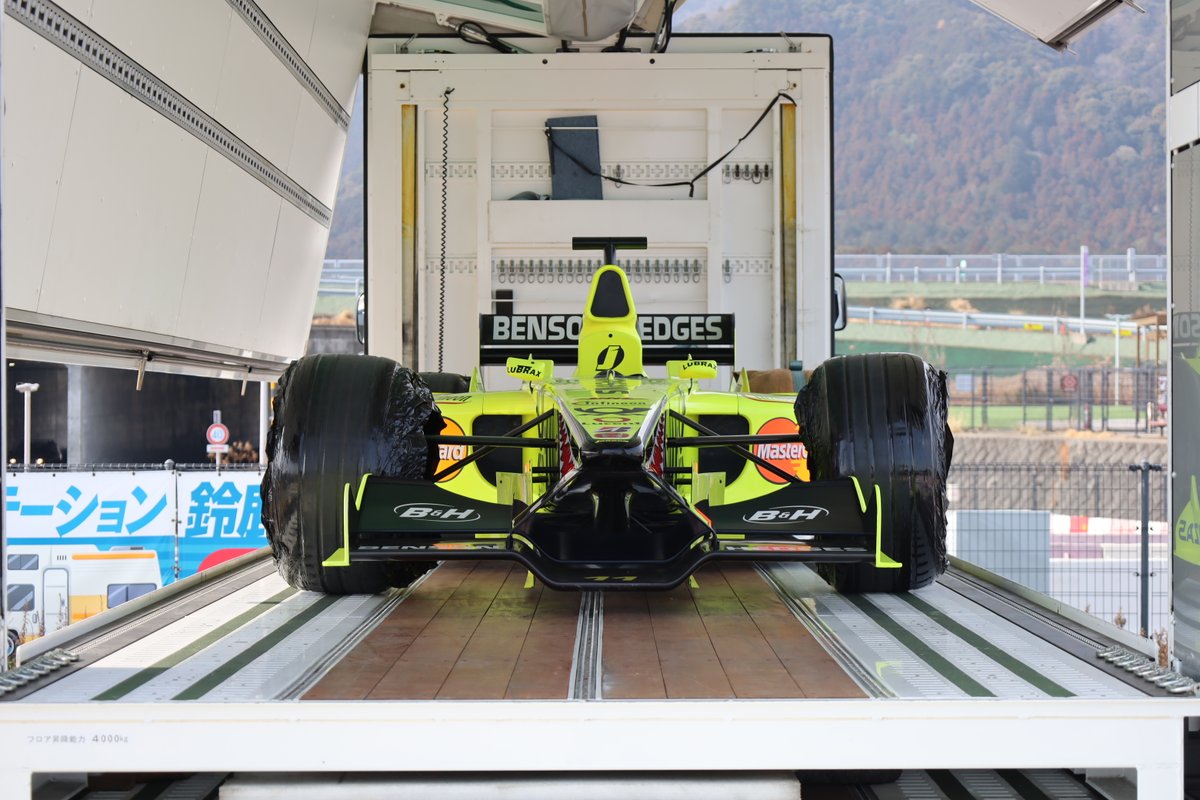 鈴鹿PAにF1マシンがやってきました！ 2001年にHondaのエンジンを積んで