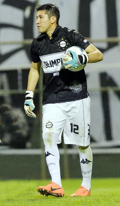 ivanciclon's tweet image. El exarquero de Olimpia, Víctor Centurión, es uno de los objetivos principales de la operación Nexus 2 de la Policía, que se está haciendo ahora contra una red internacional de tráfico de cocaína que antes dirigía Sebastián Marset. No lo encontraron aún. Ya tiene captura.