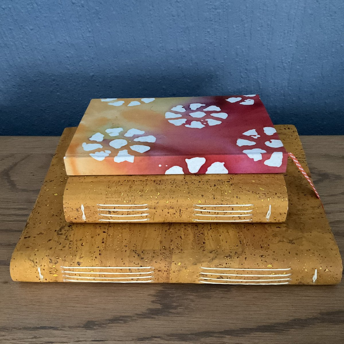 Handcrafted Notebooks tweet media