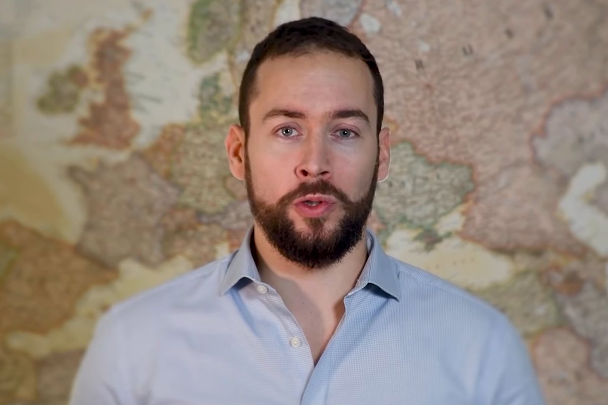 🔴 ALERTE INFO | Le militant patriote Damien Rieu ACCUSE Matthieu Pigasse d’avoir une responsabilité dans la mort de Quentin par la diabolisation permanente de la droite, notamment sur le service public. 

Il exige la suspension des productions de Mediawan par L'ARCOM.