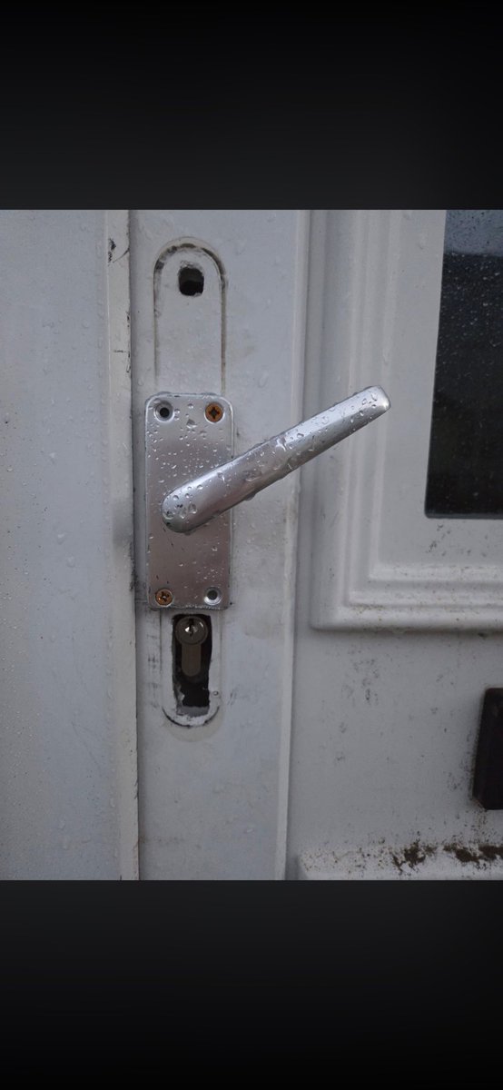 PSMLocks's tweet photo. Be careful with Google sponsored locksmith ads. Some end up costing hundreds after pressure tactics. Always choose local and read the Google reviews, check social media etc. https://t.co/DxnvxuhOGA