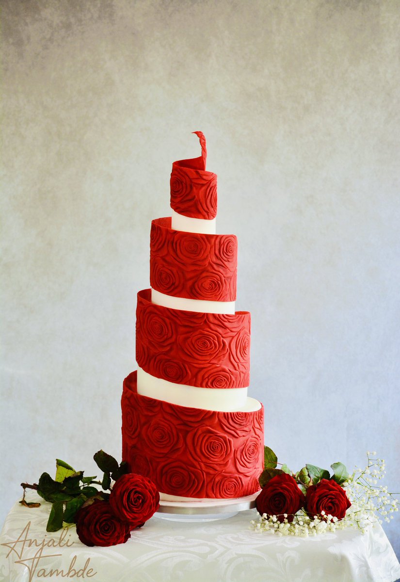 GCTCaketoppers's tweet photo. Our “Rosarium” rolling pin is your shortcut to an all-over floral finish. Roll it over to create a seamless rose texture with consistent depth and detail perfect for elegant cakes, modern florals, and classic celebrations. #rose #roses #rosescake #anjalitambde @GCTCaketoppers https://t.co/bNPekEbEMB