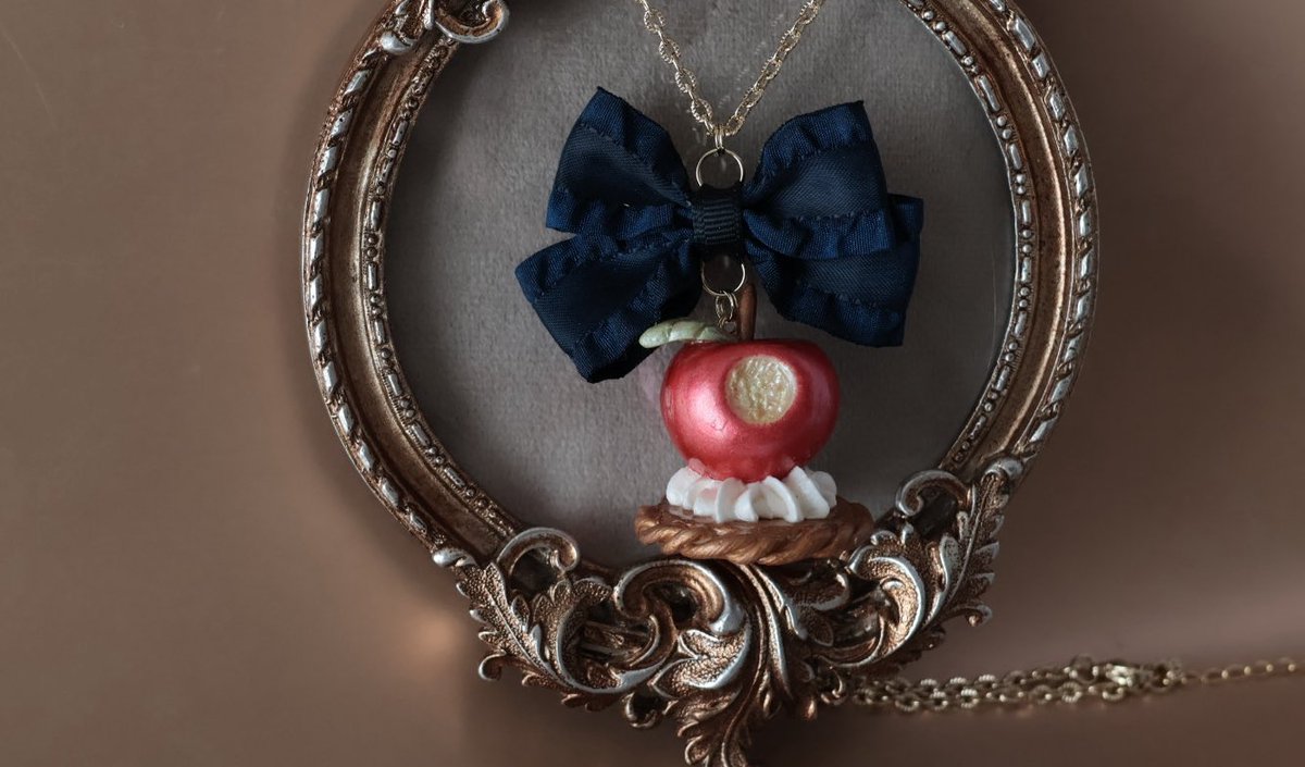 先日に開催されましたメルフェス(<a href="/Merveille_info/">Merveille-メルヴェイユ-</a> )のファッションショーにてyasuko様(<a href="/yasu_ko/">やす_こ/yasu_ko</a> )にマロショコのネックレスを着用していただきました💖
とっても素敵✨
ありがとうございました💕