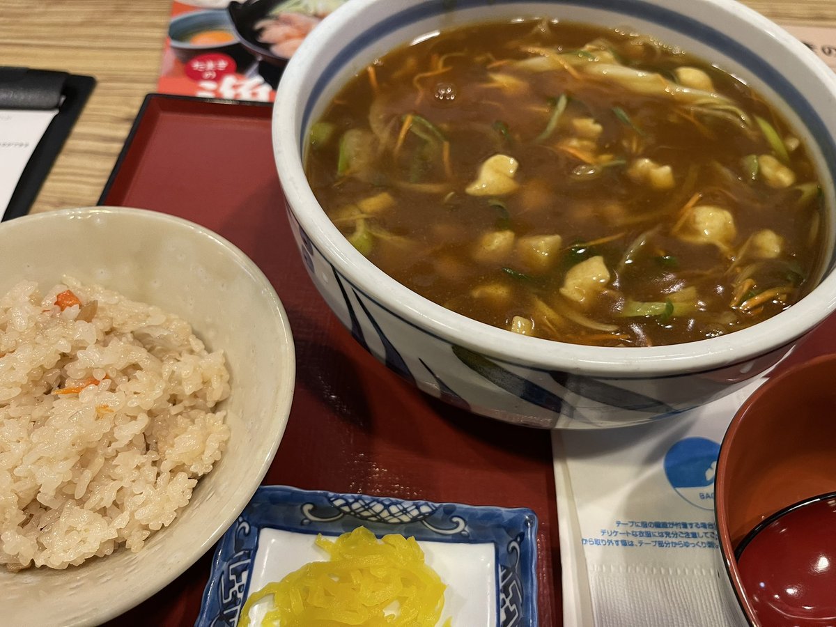 昨夜カレー🍛ライス。
朝、一夜寝かせたカレー🍛ライス。

昼、何を思ったか、
カレーうどん大盛り。

晩御飯、一日寝かせた、
カレーパスタ🍝

注）写真は昼のカレーうどん大盛り