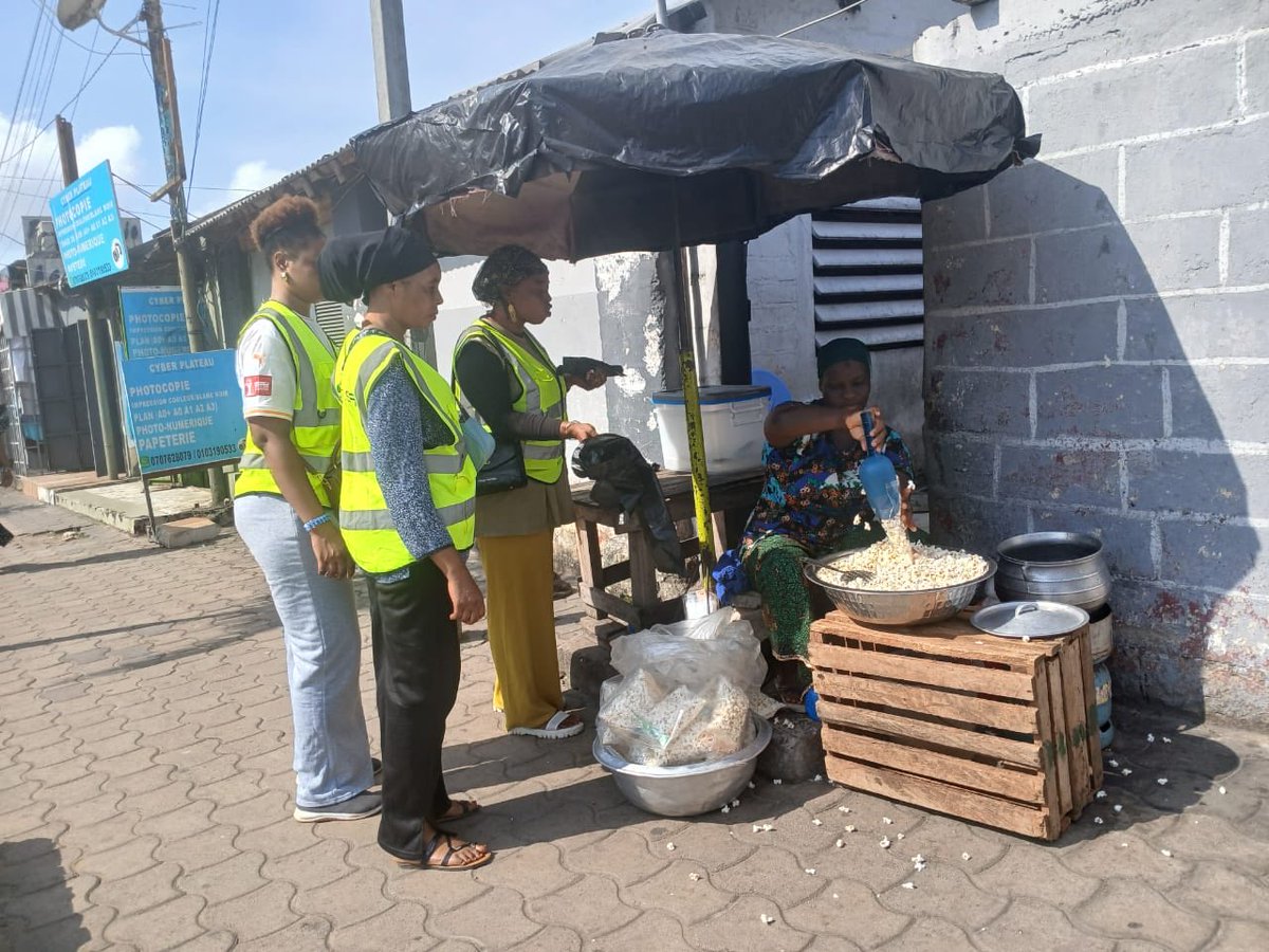 Sensibilisation à la Cité Administrative au Plateau

Lundi 16 février 2026

Sensibilisation des agents, des commerçants et des riverains à adopter les bons gestes écologiques.

#Ecotisa #Plateau #Cotedivoire