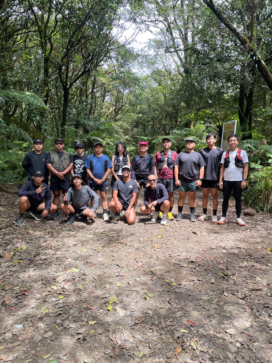 Mantap pol suamiku ikut trail run bareng 11k ke Upas Hills + bersama teman-teman kantor suami