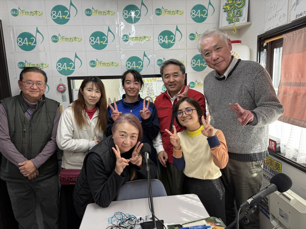 ZG3KS3aNXq77572's tweet photo. このあとは、無線よもやま話、オンエア〜🙌

今日のゲストはなんと、プロアマ問わずたくさんの資格をもっているスーパー中学生！！
無線家だけに、お話もとても上手でした😊

スタジオの外から、お母さんも見守ってくださいましたよ☺️

どうぞお楽しみに✨✨

#fmkaon #無線よもやま話 https://t.co/FKdW5st0fh