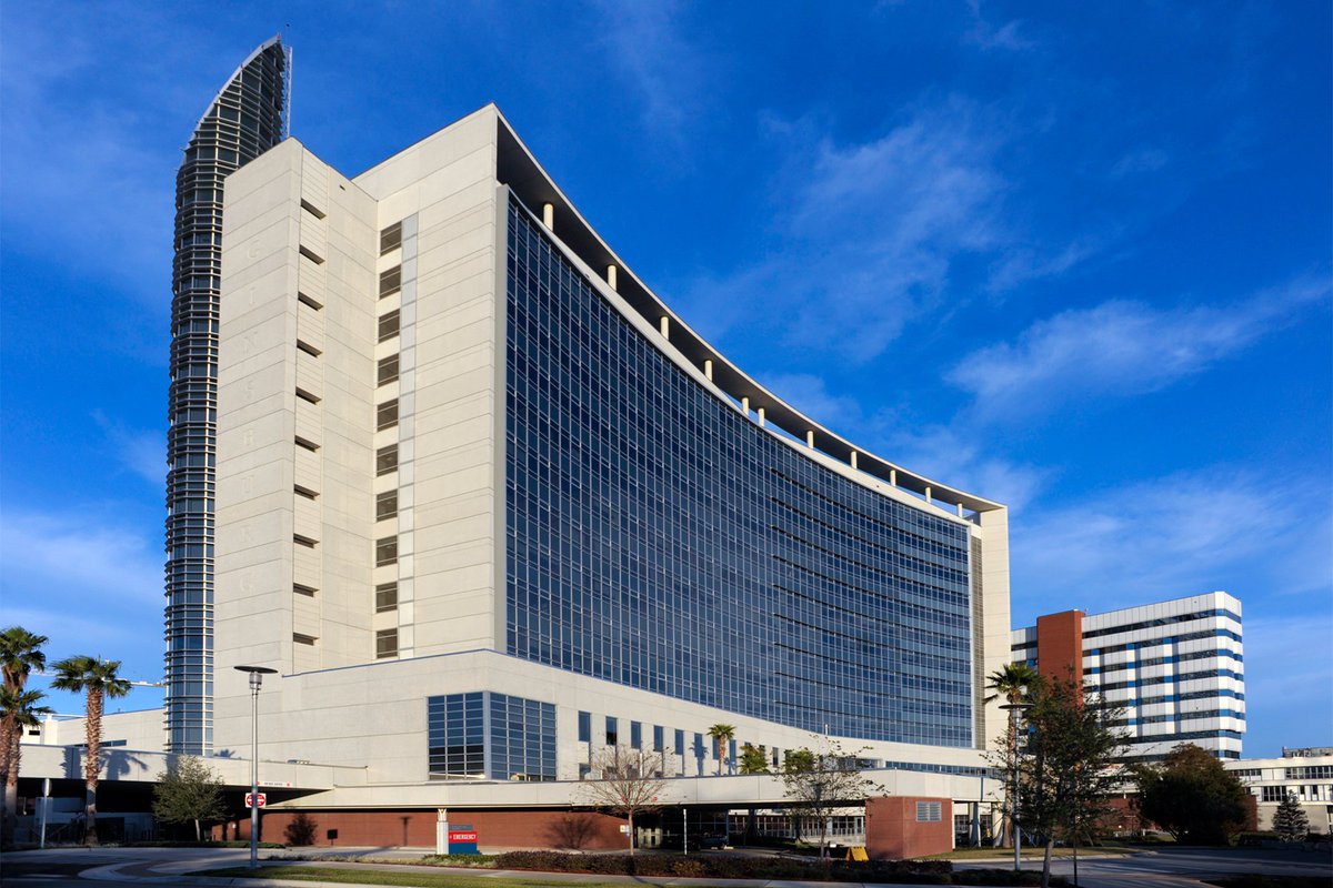 Johzbohz's tweet photo. @Admiral_Cyborg This is a hospital owned and built by a church, it is the biggest hospital in the entire USA and the 3rd biggest in the world, but yet our Nigeria pastors only cared of building their business centre. https://t.co/2vtSM8EfnE