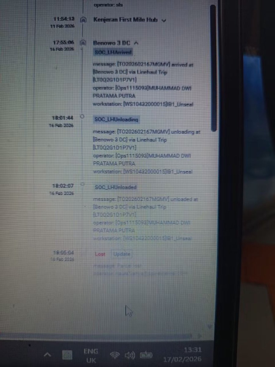 gyulpeach's tweet photo. Gue gamau ya refund atau voucher belanja lo itu, gue maunya barang gue balik. Minta tolong buat operator DC Benowo Muhammad Dwi Pratama Putra buat tanggung jawab paket gue yg hilang @ShopeeID @ShopeeCare https://t.co/fXdTnzf9tS