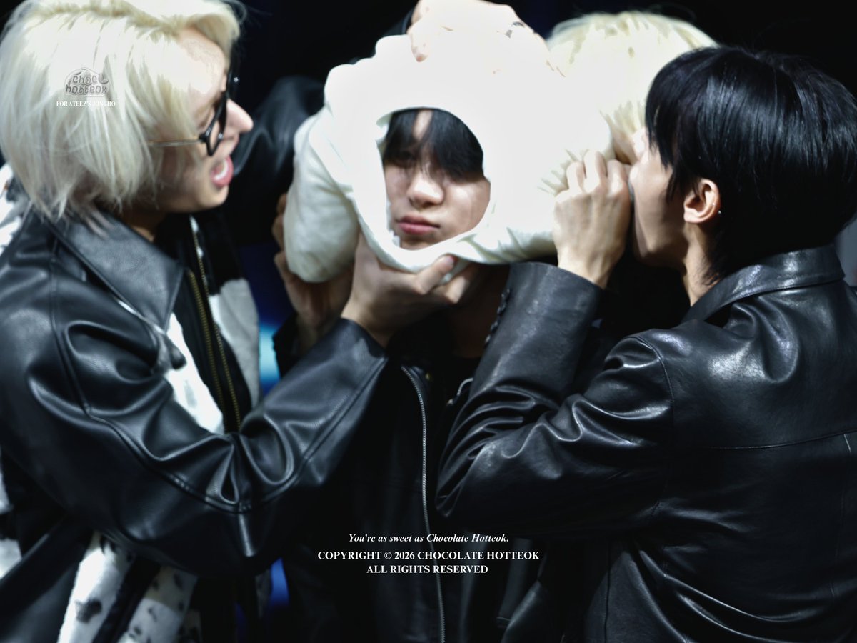 260209 점프업 팬싸 HQ
새해 복 많이 받아라아~ 🙇‍♀️🙇‍♀️
이번 명절에 많이 먹고 즐겁게 보내길 바래~🫶
#종호 #JONGHO #에이티즈 #ATEEZ