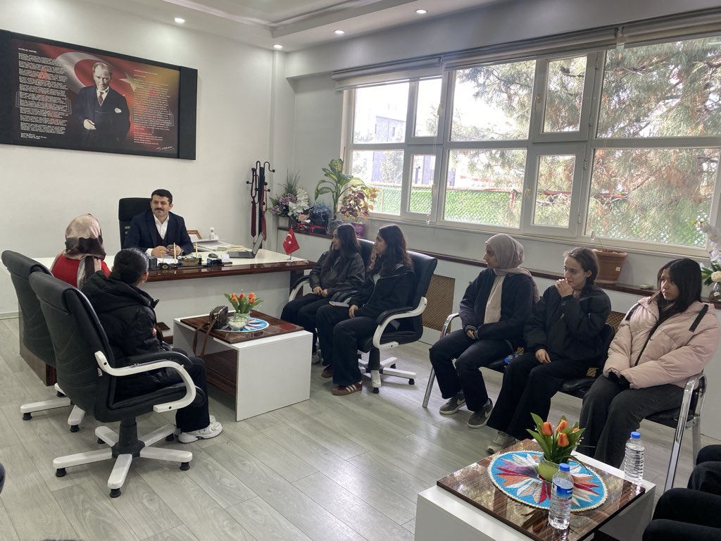 ÇEDES grubu öğrencilerimiz, “Maarifin Kalbinde Ramazan” kapsamında İlçe Milli Eğitim Müdürümüz Mehmet ŞİMŞEK ile bir araya gelerek planlanan çalışmalar hakkında görüş alışverişinde bulundu.

<a href="/hhemm21/">MEHMET (ZÂHİD) ŞİMŞEK</a> <a href="/burakakeller/">Burak AKELLER</a> <a href="/sadoglu_salih/">Salih Sadoğlu</a> <a href="/vali_zorluoglu/">Murat Zorluoğlu</a> <a href="/dbakirvalilik/">T.C. Diyarbakır Valiliği</a> <a href="/Diyarbakirmem/">Diyarbakır İl Millî Eğitim Müdürlüğü</a>