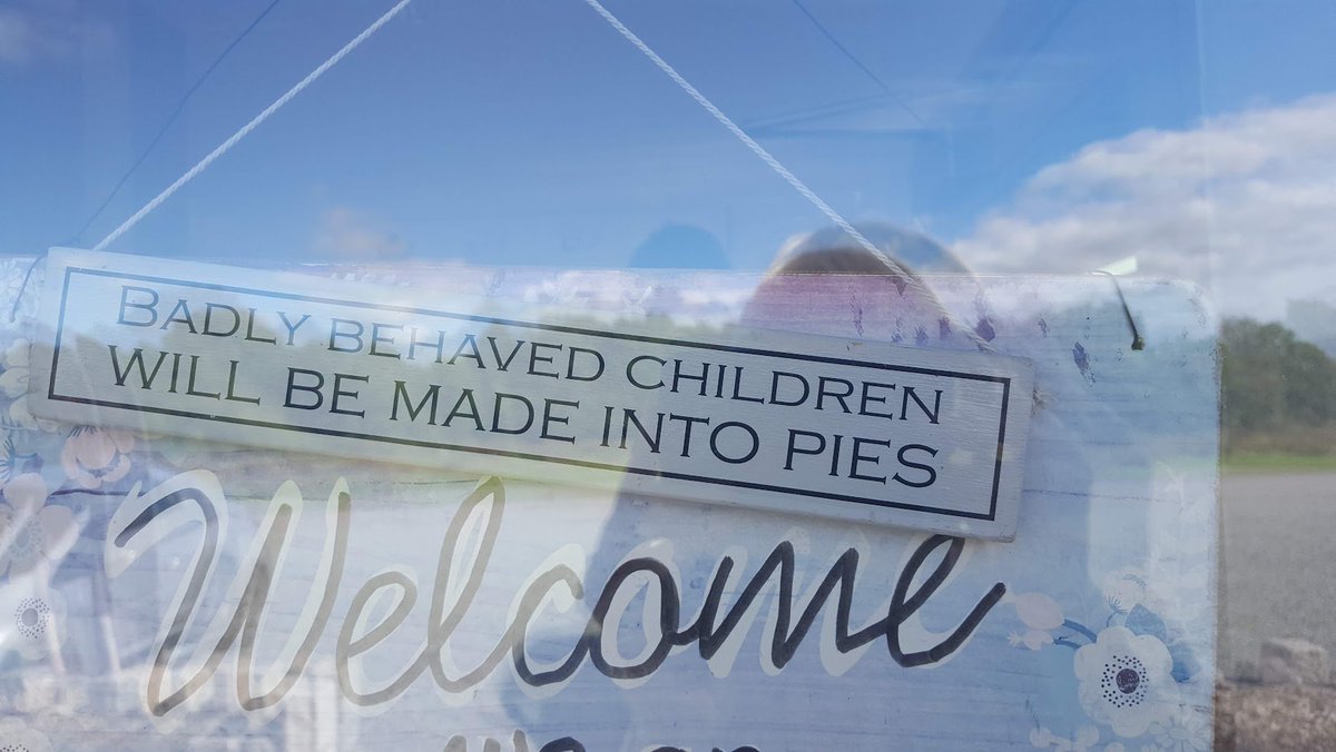 lingosia's tweet image. Sinister sign in this cafe, with some Roald Dahl-like vibes    @pmj_photos  #PMJWeeklyChallenge  #TuttingTypography