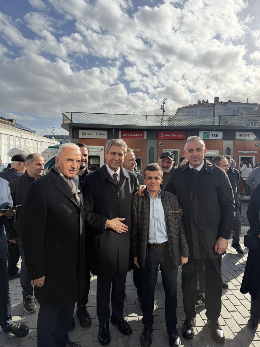 AK Parti Genel Başkan Yardımcımız Sayın Mustafa Demir, Ümraniye Belediye Başkanımız Sayın İsmet Yıldırım, AK Parti Ümraniye İlçe Başkanımız Sayın Salim Çetinkaya ve kıymetli hemşehrilerimizle birlikte güzel bir anı karesinde bir ar
<a href="/mustafademir/">Mustafa Demir 🇹🇷</a> <a href="/cetinkaya_salim/">Salim Çetinkaya</a> <a href="/ismetyildirimtr/">İsmet Yıldırım</a>