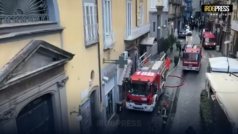 INCENDIO AL TEATRO SANNAZARO DI NAPOLI: CUPOLA DISTRUTTA, EVACUATI 15 APPARTAMENTI
irog.it/?p=25290

<a href="/vigilidelfuoco/">Vigili del Fuoco</a> <a href="/ComuneNapoli/">Comune di Napoli</a>  #TeatroSannazaro #napoli #incendionapoli #viachiaia #cronacanapoli #UltimOra #vigilidelfuoco #GaetanoManfredi #emergenza #Cronaca