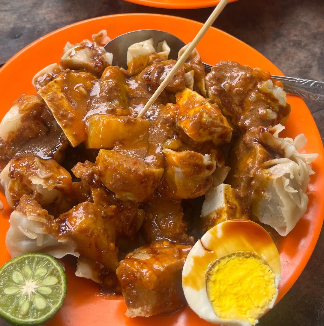 Kalian lebih suka batagor yg krispi atau siomay yg kenyal dan anget ?