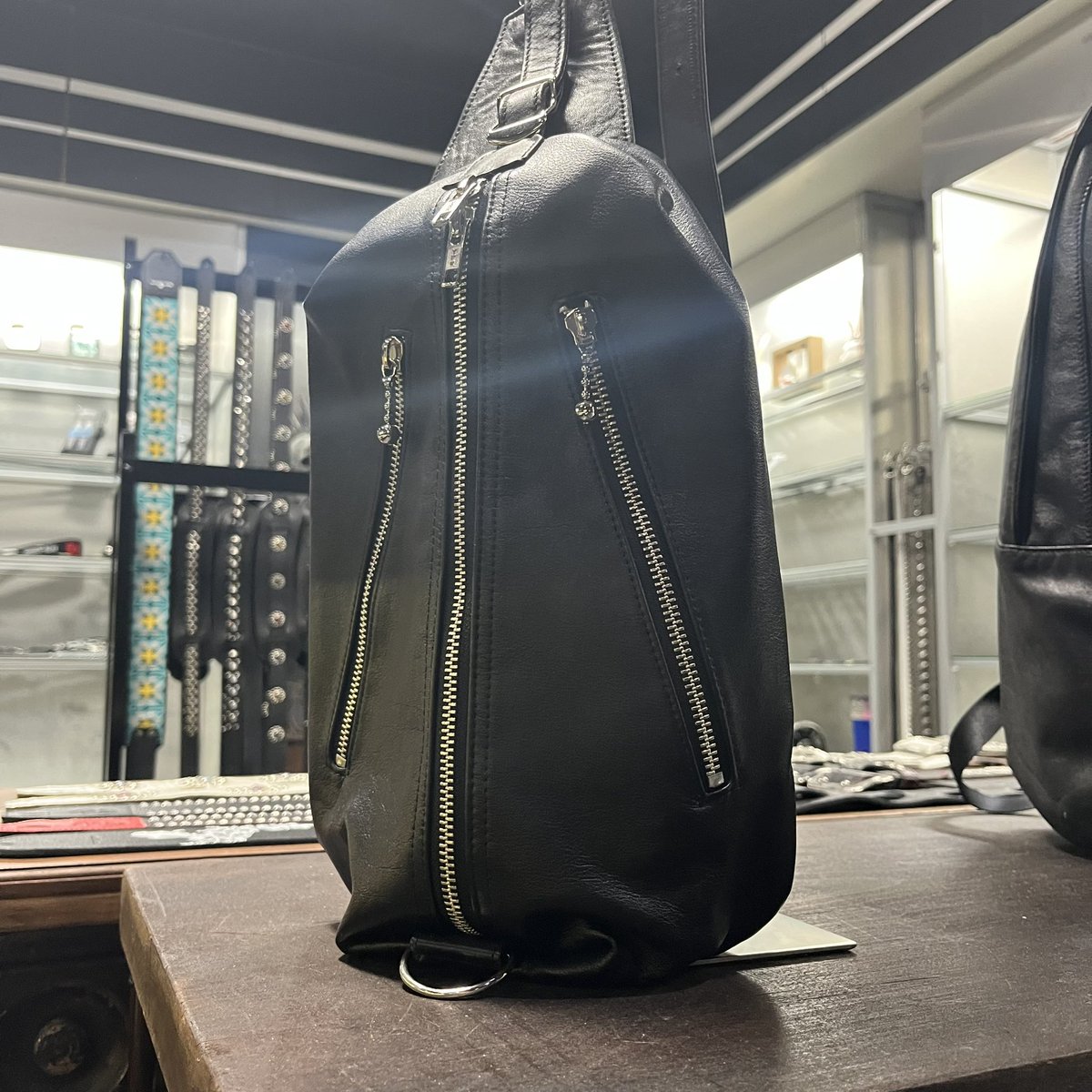 Leather Sling Bag / Double Side Zipper Design 】 レザージャケット