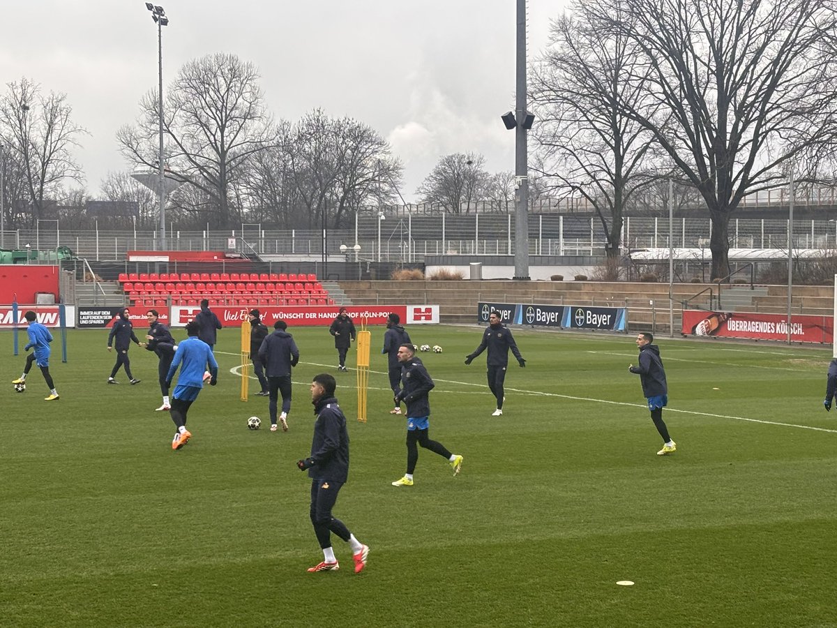 BILD_Bayer04's tweet photo. Bilder vom Abschluss-Training: bis auf #Flekken, #Tella und #BenSeghir alles an Bord. https://t.co/xUPATFo5Sd