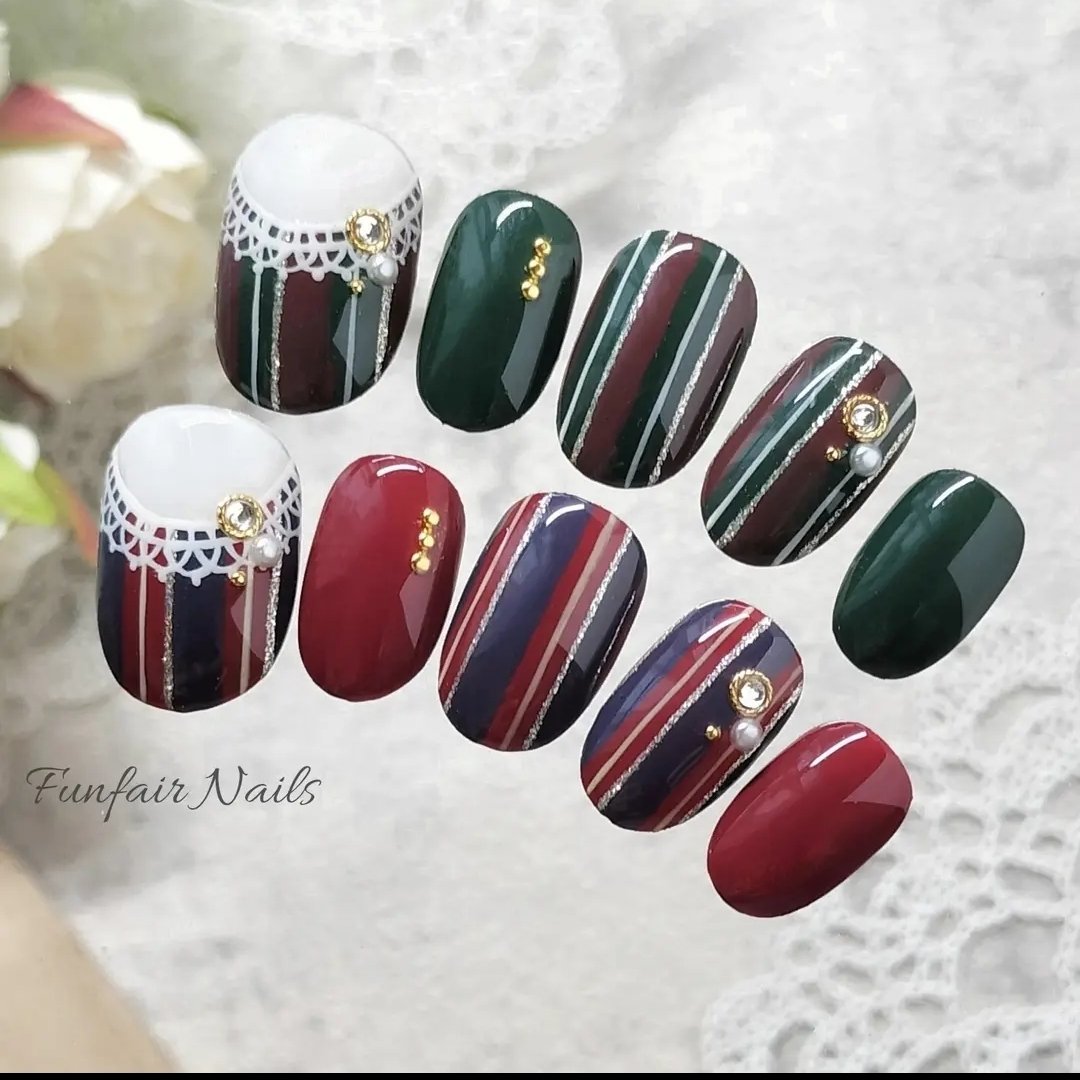 4月に出展するゴスロリマーケットにて販売予定のネイルチップの一部です🌹

立体的な薔薇を咲かせたアートから手描きアートまで、クラシカルをメインに色々なテイストでご用意します💎

#ネイルチップ
#ゴスロリマーケット
#GLM14
4月5日(日)出展